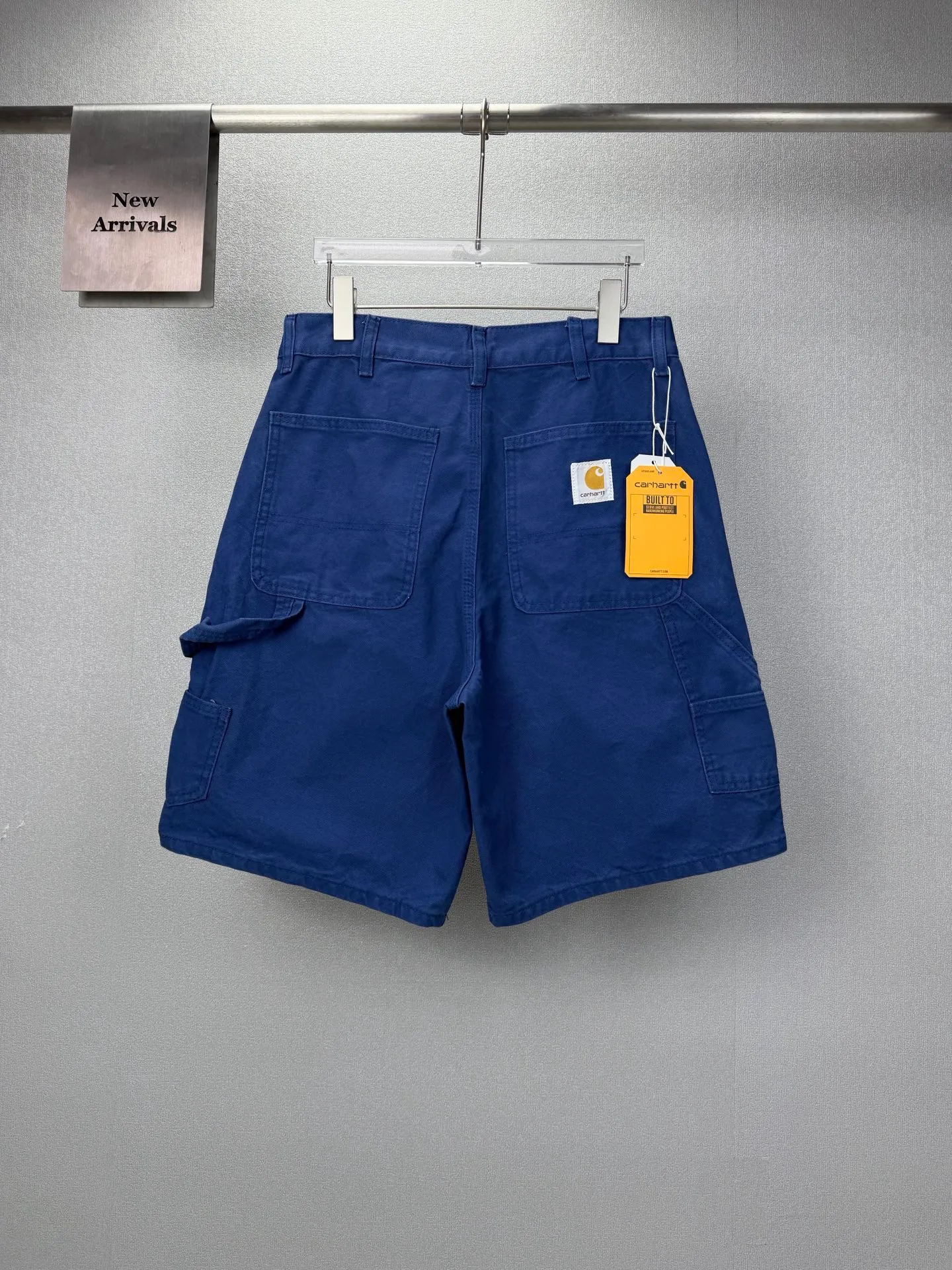 Carhartt 2026 New Arrival Solid Color Logging Workwear Couple Style Washed Loose Denim Shorts High Version High Version Original customized denim fabric, Internet celebrity Same Style original pulp denim fabric, spliced ​​loose version, full-body solid color simple design, very high-end and stylish! The fabric feels very comfortable and these are super Versatile and beautiful denim shorts! ! Complete with three standards, Same Style for men and women 👫Must-have item Color: Blue Size: 28, 30, 32, 34, 36 (five sizes)